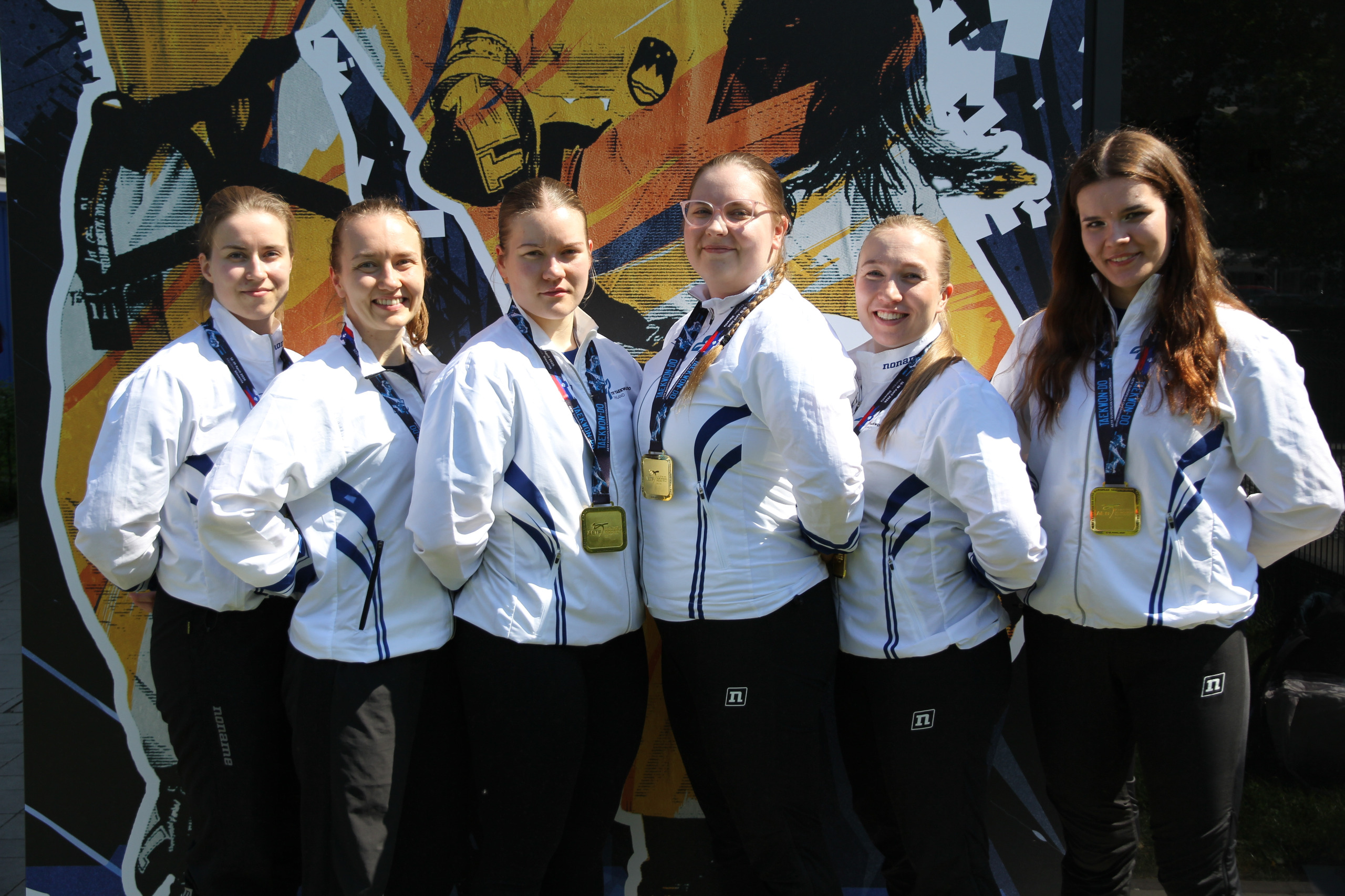 Taekwon-​don Euroopan mestaruus Jyväskylään – Veera Kilpala juhli Suomen voimamurskausjoukkueessa